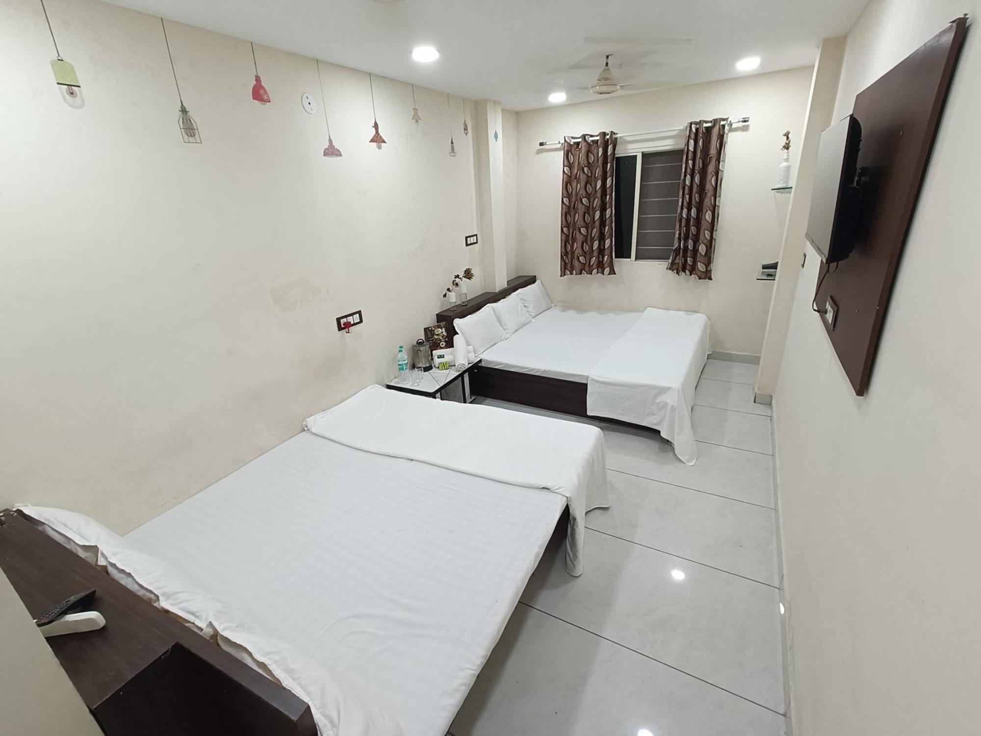Treebo Yatri Grah Kshipra T Hotel Ujjain Εξωτερικό φωτογραφία