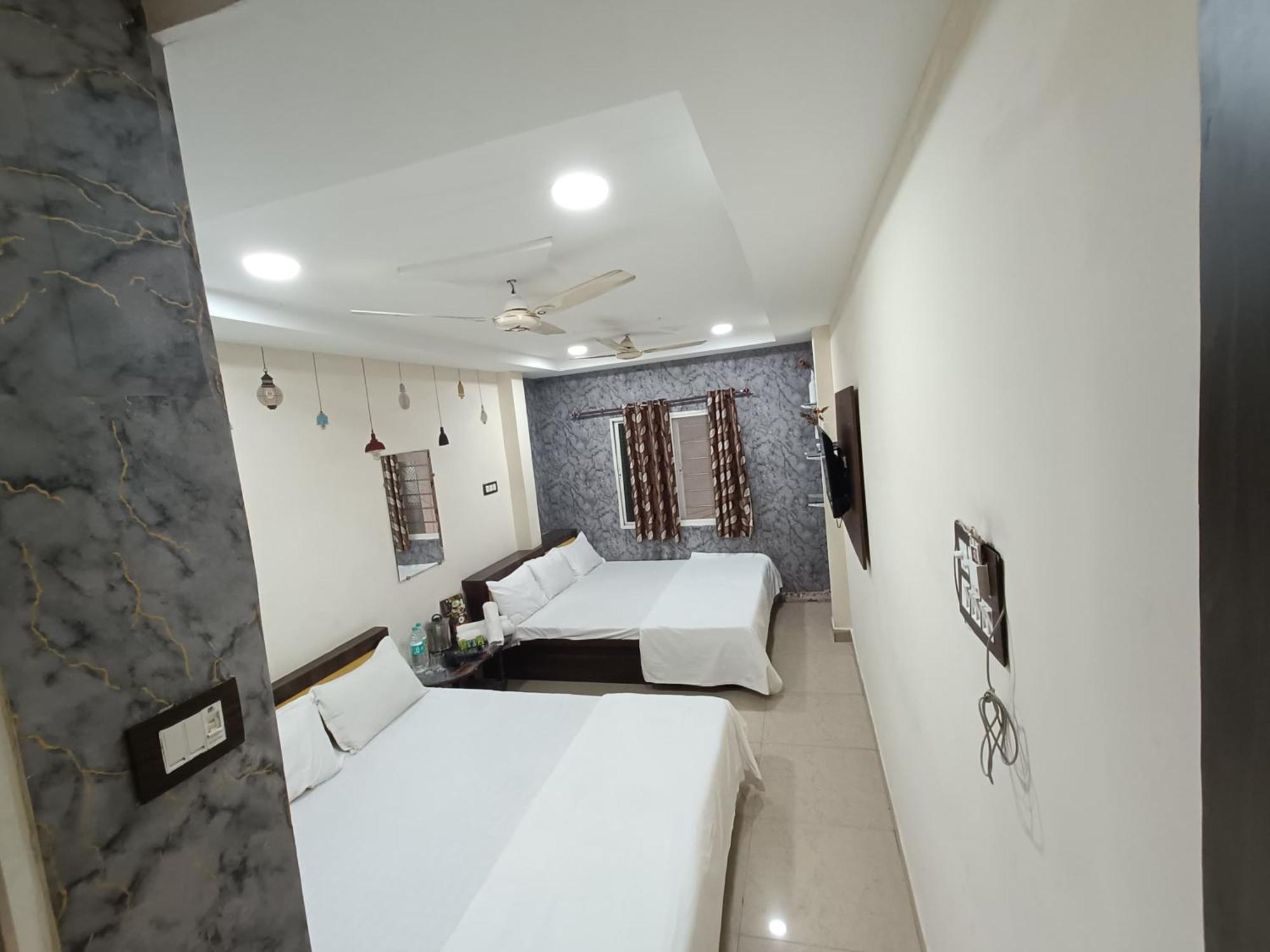 Treebo Yatri Grah Kshipra T Hotel Ujjain Εξωτερικό φωτογραφία