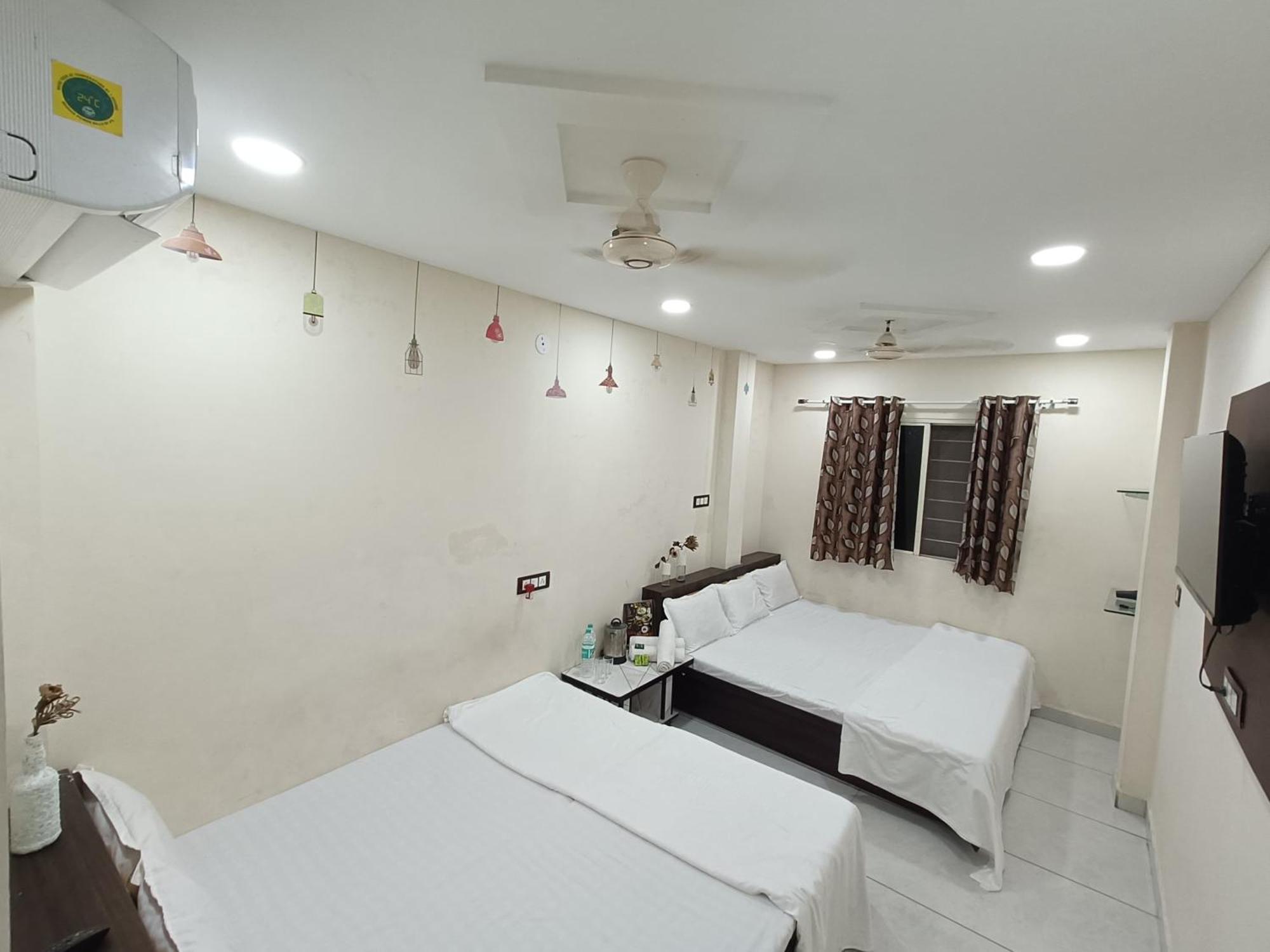 Treebo Yatri Grah Kshipra T Hotel Ujjain Εξωτερικό φωτογραφία