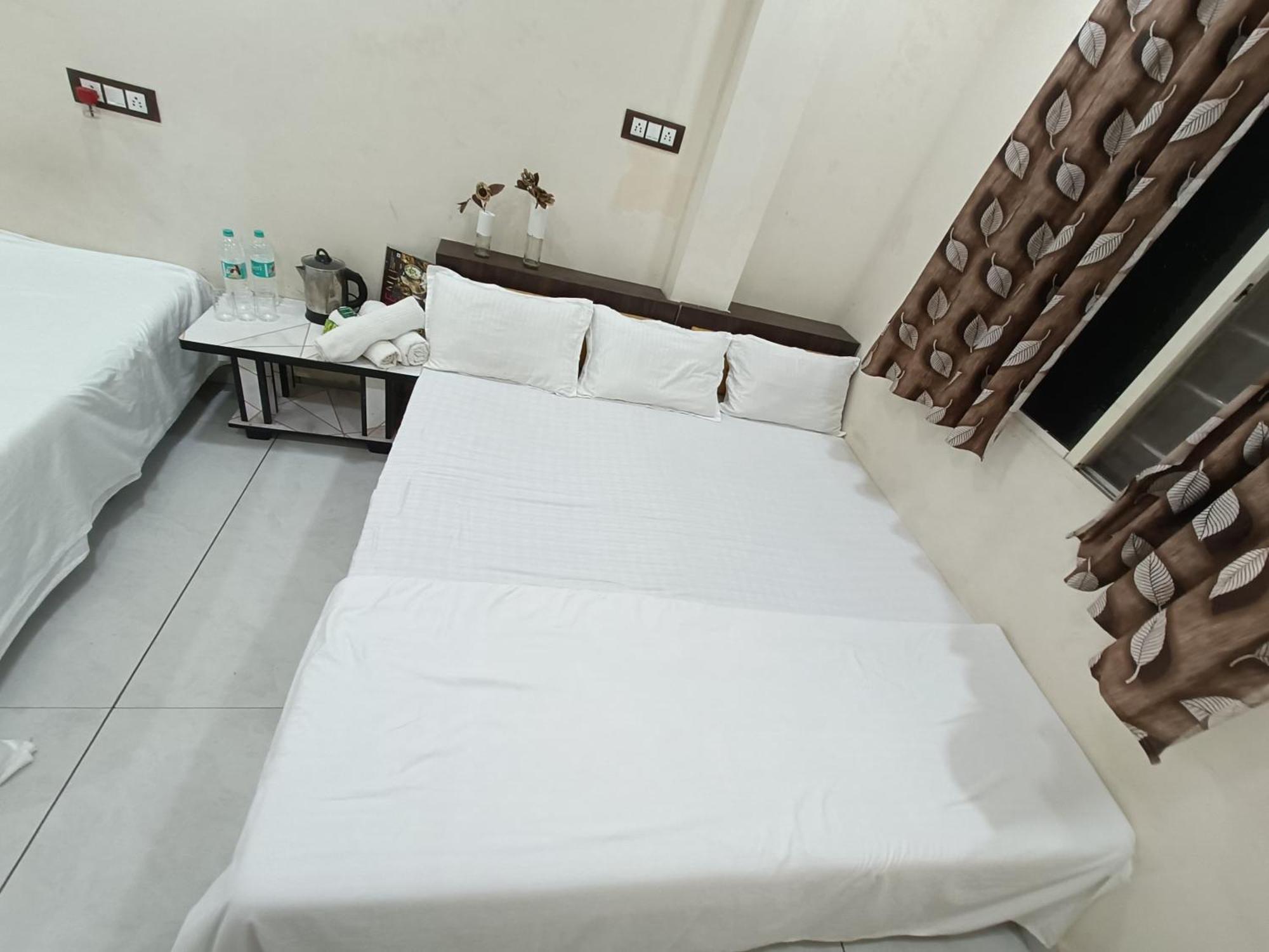Treebo Yatri Grah Kshipra T Hotel Ujjain Εξωτερικό φωτογραφία