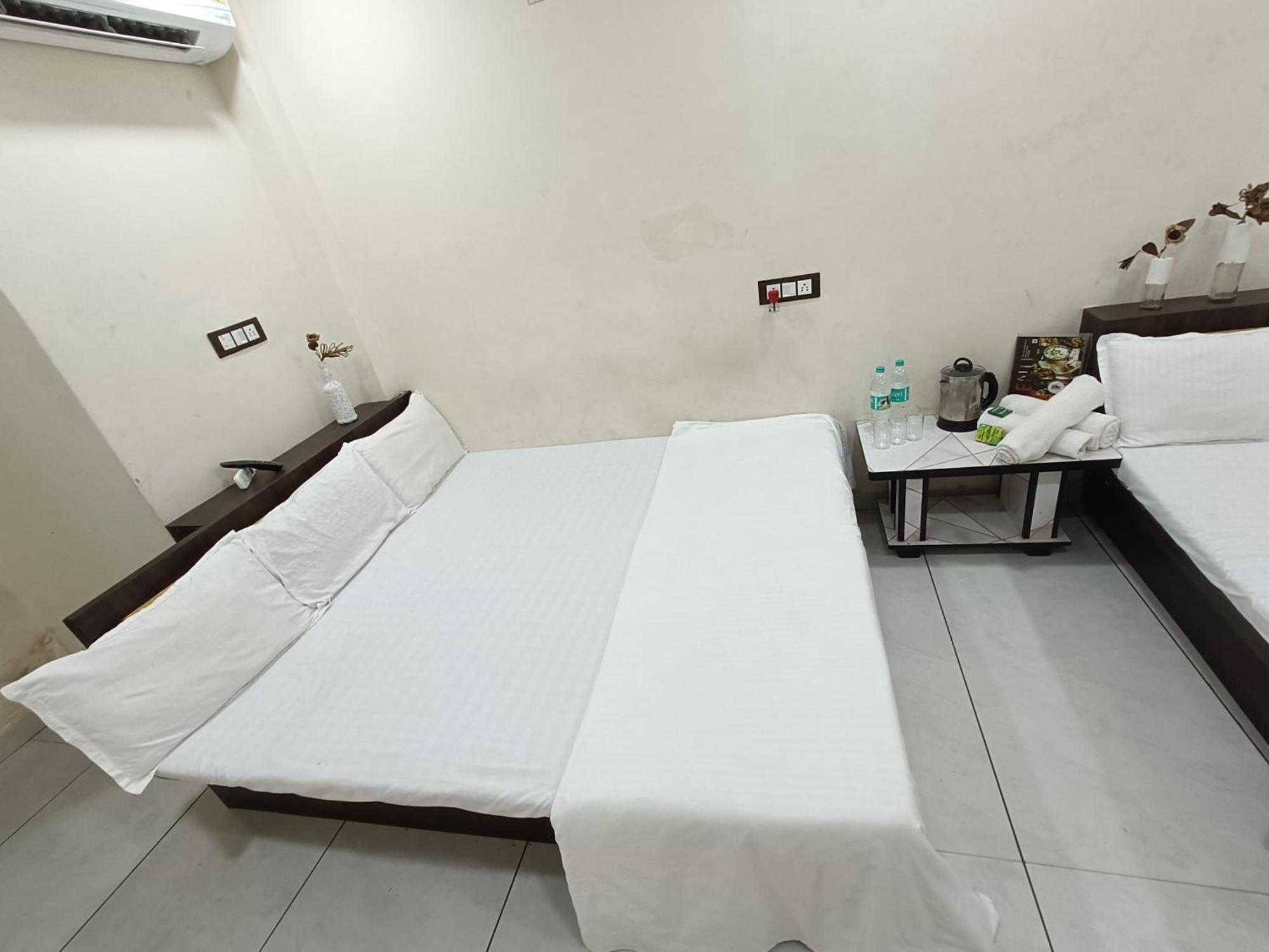 Treebo Yatri Grah Kshipra T Hotel Ujjain Εξωτερικό φωτογραφία