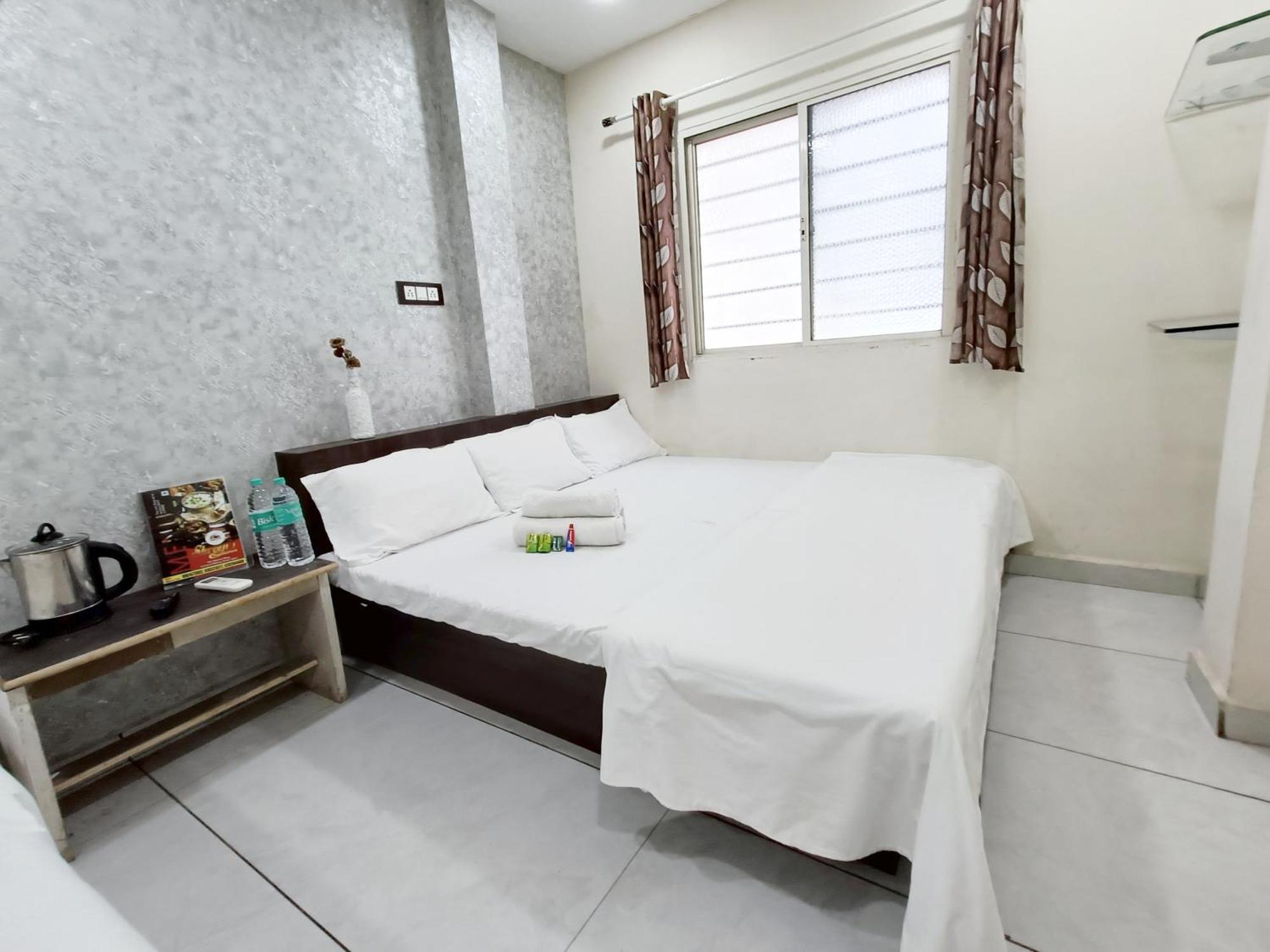 Treebo Yatri Grah Kshipra T Hotel Ujjain Εξωτερικό φωτογραφία